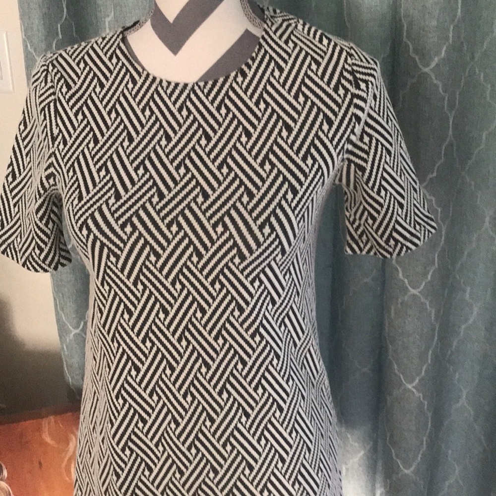 LAST CHANCE! H&M Short Jersey Dress - Size 4 - Picture 2 of 6